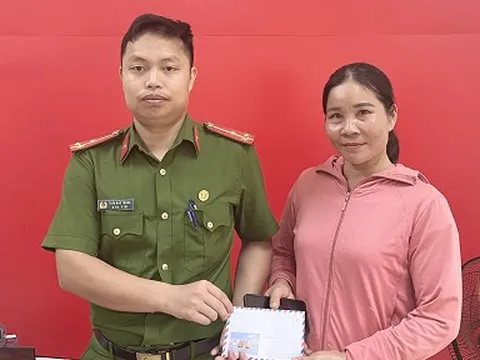 Hà Tĩnh: Trao trả tiền cho người dân chuyển nhầm từ nước ngoài