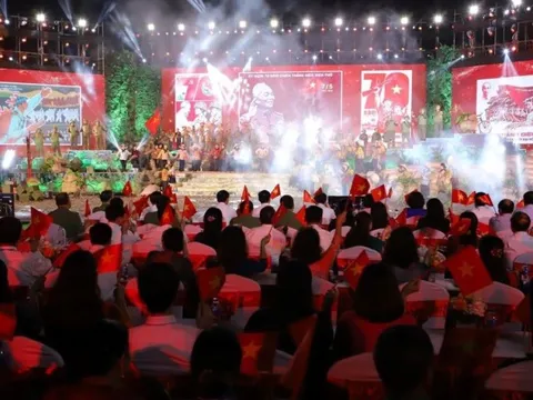 Thanh Hóa: Hàng ngàn người tham gia cầu truyền hình kỷ niệm chiến thắng Điện Biên Phủ