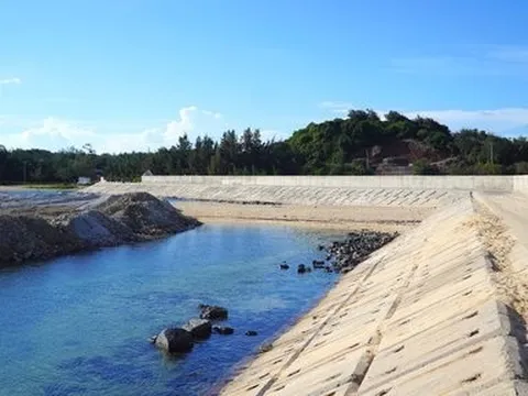 Khu neo đậu tránh trú bão ở huyện đảo Phú Quý giúp ngư dân vươn khơi