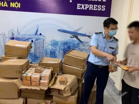 Bắt lô hàng thuốc lá điện tử gửi chuyển phát nhanh