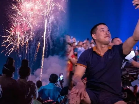 Chùm ảnh: Náo nức đi xem pháo hoa trên bầu trời Điện Biên Phủ