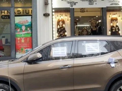 Đỗ xe ô tô trước cửa nhà người khác, có bị xử phạt?