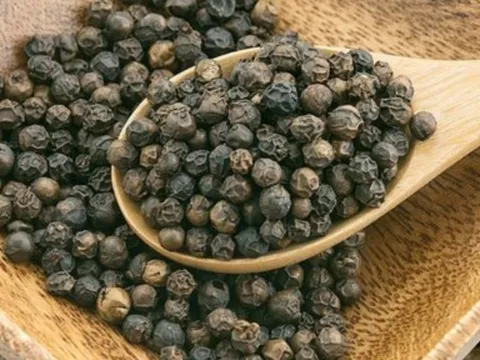 Giá nông sản hôm nay 6/5: Giá tiêu vượt cà phê, gạo xuất khẩu bật tăng trở lại