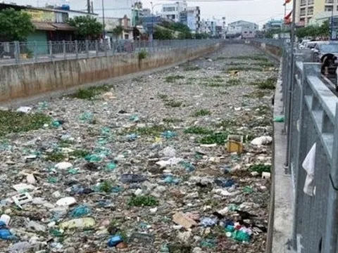 Hình ảnh bất ngờ tại con kênh vừa được “hồi sinh” ở TP.HCM