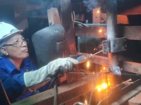 Khắc phục thành công sự cố hỏng trục lái cho tàu cá cho ngư dân