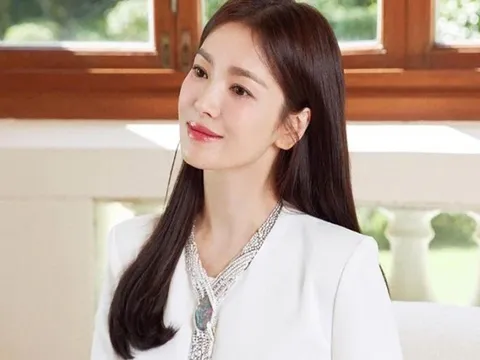 3 lần tậu nhà trăm tỷ tặng người đặc biệt, Song Hye Kyo gây xúc động