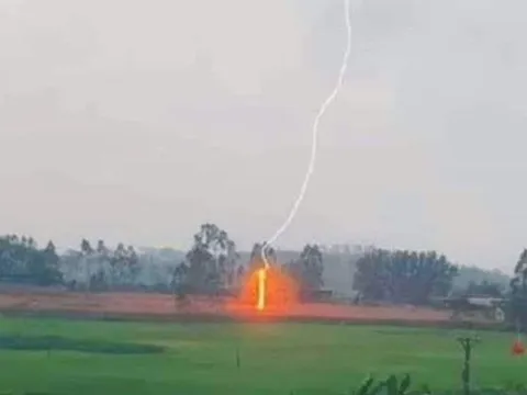 Liên tiếp xảy ra sét đánh khiến 2 người tử vong