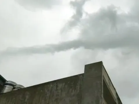 Vòi rồng xuất hiện, 71 ngôi nhà ở Quảng Ninh tốc mái