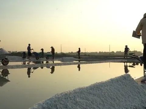Nhọc nhằn nghề làm muối, diêm dân Bà Rịa - Vũng Tàu kỳ vọng được giá