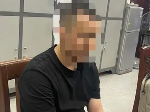 Triệu tập tài xế taxi "chặt chém" khách Tây đi 50m mất 500.000 đồng