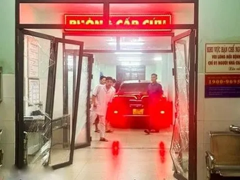 Đồng Nai: Ô tô mất lái đâm thẳng vào phòng cấp cứu