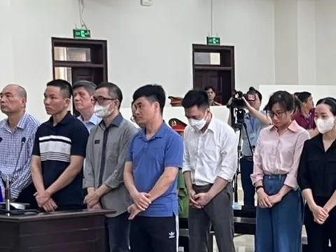 Phúc thẩm vụ Công ty Việt Á: Cựu vụ phó Bộ KH&CN liệt kê cả bằng khen, giấy khen của con mong tòa ghi nhận