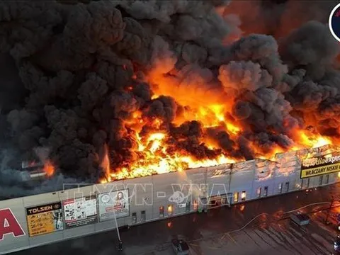 Thư thăm hỏi bà con bị thiệt hại tại vụ cháy trung tâm thương mại ở Ba Lan