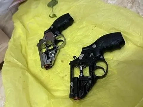 Xử lý 4 đối tượng tàng trữ, mua bán súng qua mạng xã hội