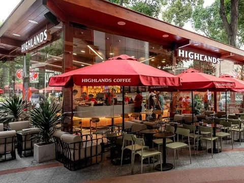 Các chuỗi Starbucks, Highlands, The Coffee House... liệu có tăng giá đồ uống trong bối cảnh giá cà phê nguyên liệu đã tăng "bốc đầu" hơn gấp đôi trong 1 năm qua?