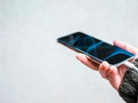 4 sai lầm "chí mạng” khi sạc khiến điện thoại hỏng nhanh chóng