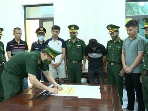 Bắt nhóm vận chuyển vàng qua Cửa khẩu Cầu Treo