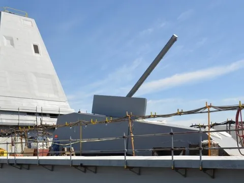 Cải tiến quan trọng mang lại hỏa lực vô song cho khu trục hạm Zumwalt