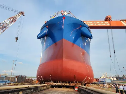 Doanh nghiệp đằng sau tàu chở hàng lớn nhất Việt Nam, do người Việt Nam thực hiện chở lượng hàng hóa tỷ đô chu du khắp thế giới