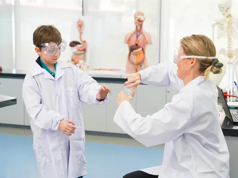 Phụ huynh lựa chọn cho con chương trình Tú tài Quốc tế IB ngay từ tiểu học