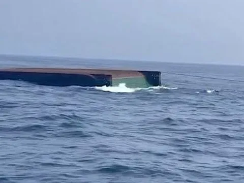 Quảng Ngãi: Khởi tố vụ chìm sà lan làm 4 người chết, 5 người mất tích