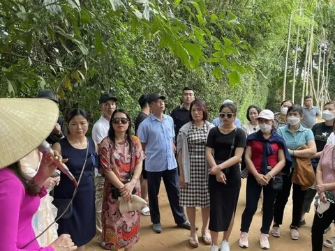 Nỗ lực của những người kể chuyện về Bác Hồ cho cả thế giới