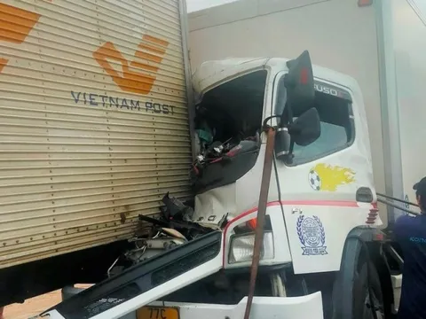 Tài xế thoát nạn sau tai nạn trên cao tốc Vĩnh Hảo - Phan Thiết