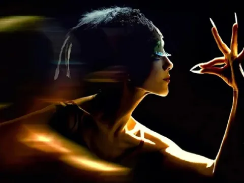 Cuộc sống "chim công làng múa": U70 trẻ như gái 30 có khối tài sản hàng nghìn tỷ