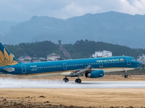 Phỏng đoán nguyên nhân máy bay của Vietnam Airlines bị móp đầu do mưa đá