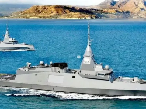 Hé lộ về “người em song sinh” của khu trục hạm Zumwalt