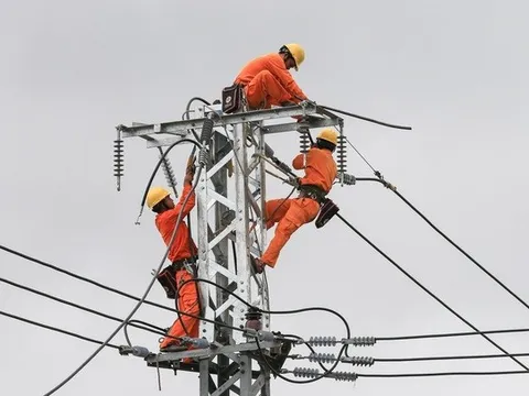 EVN bác tin kêu gọi doanh nghiệp phía Bắc giảm 30% mức sử dụng điện