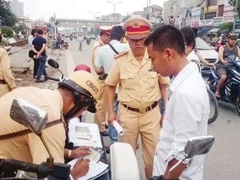 Bị tước bằng lái xe nhưng vẫn lái xe ra đường, xử phạt ra sao?