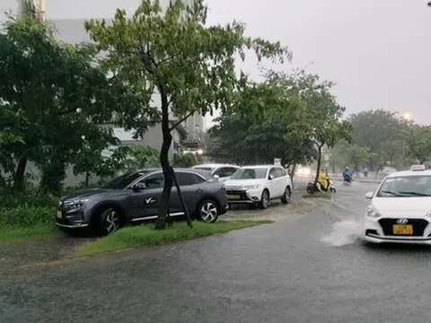 Miền Trung đón mưa rất lớn, đề phòng lốc xoáy ven biển