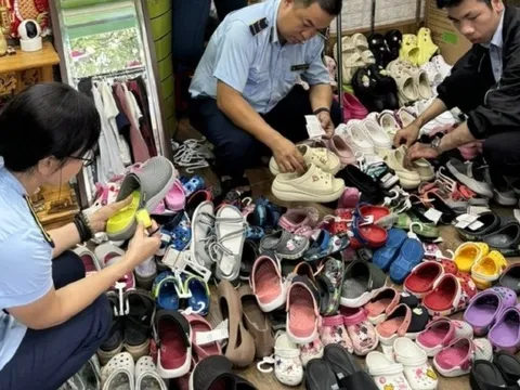 Bà Rịa-Vũng Tàu: Phát hiện hàng trăm giày, dép giả mạo nhãn hiệu CROCS