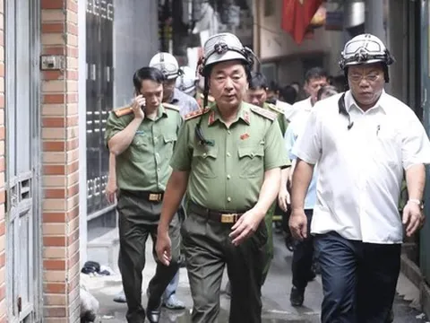 Thứ trưởng Bộ Công an Trần Quốc Tỏ tới hiện trường vụ cháy nhà trọ 14 người chết ở Hà Nội