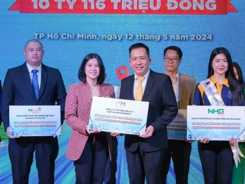 Doanh nghiệp đồng hành cùng nhà trường trao hơn 10 tỷ đồng học bổng
