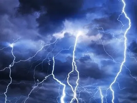 Bị sét đánh trong lúc ngồi ăn cơm, một người phụ nữ thiệt mạng