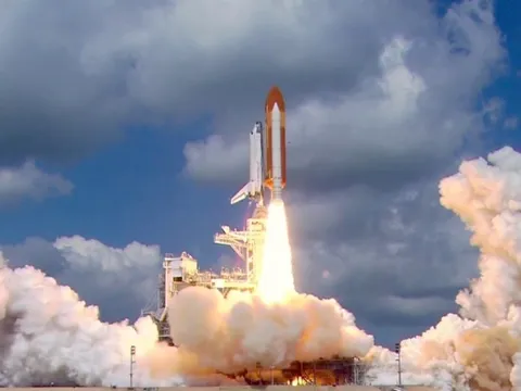 DN có siêu cổ phiếu từng tăng 50 lần, lao dốc 60% rồi hồi phục thần tốc nhờ DA gần 3 tỷ đô: "Vị cứu tinh" đứng trước nguy cơ bị chấm dứt