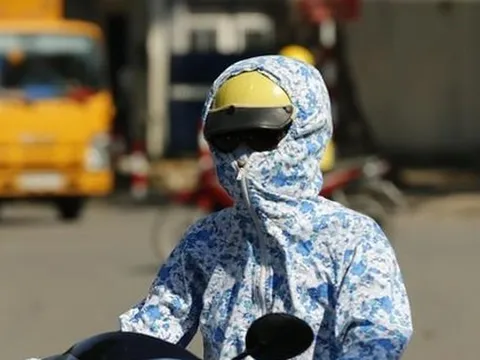 Miền Bắc nắng nóng trước khi chuyển mưa dông nhiều ngày