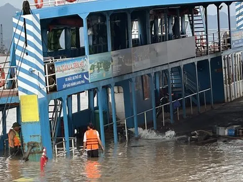 Phà chở khách du lịch ra Cát Bà gặp sự cố: Hoạt động 21 năm, đã hết khấu hao