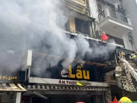 Hà Nội: Cháy dữ dội trên phố Hàng Hành