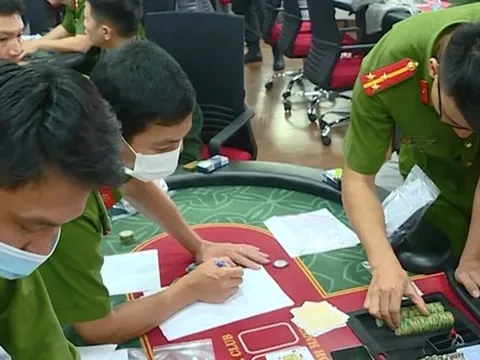 Cựu cán bộ công an hùn vốn mở sòng bạc ở Nha Trang và tham gia bảo kê chuẩn bị hầu tòa