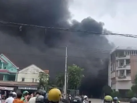 Cháy lớn tại một doanh nghiệp ở Bình Dương