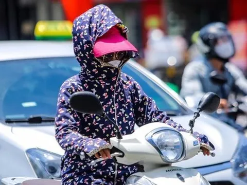 Miền Bắc, miền Trung đón nắng nóng gay gắt