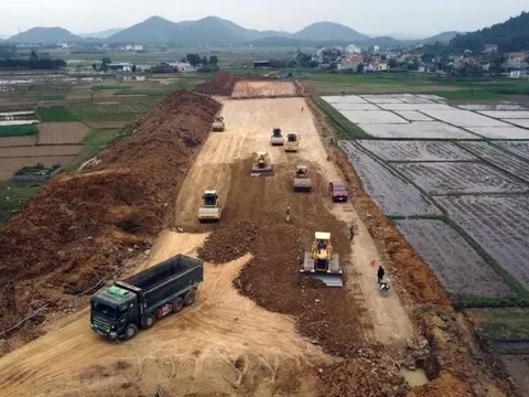 Thủ tướng chốt hạn bàn giao mặt bằng loạt dự án giao thông trọng điểm