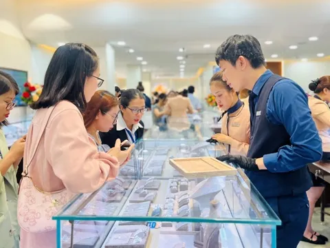 Giá vàng tăng cao gây áp lực cho biên lợi nhuận của PNJ