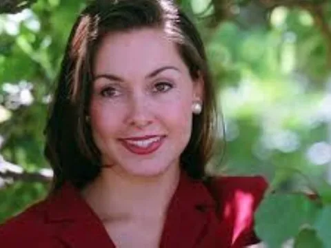 Người đàn ông tố bị vợ là cựu Hoa hậu bạo hành suốt 9 năm trời