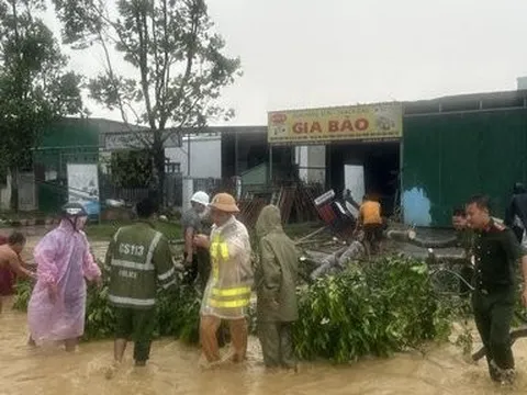 Lâm Đồng: Mưa lớn kèm theo gió lốc làm tốc mái nhiều nhà dân