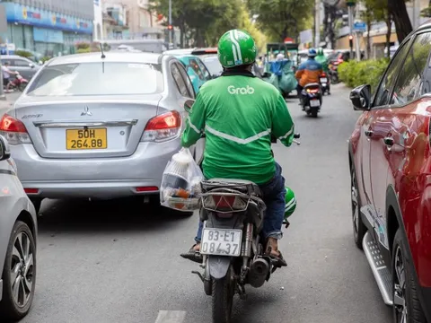 "Tôi chẳng biết lấy gì mà ăn": Nhiều tài xế Grab, ShopeeFood lo sợ bị đuổi việc vì một lý do cay đắng