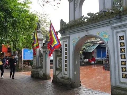 Thu 14 tỷ đồng từ hòm công đức của ngôi đền bên Sông Lam